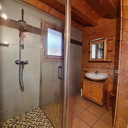 Manupa Clevie Chalet *