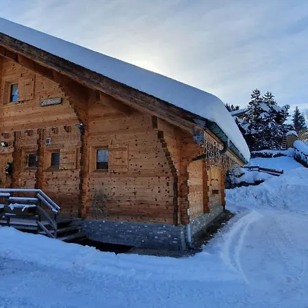 Chalet Manupa Clevie *